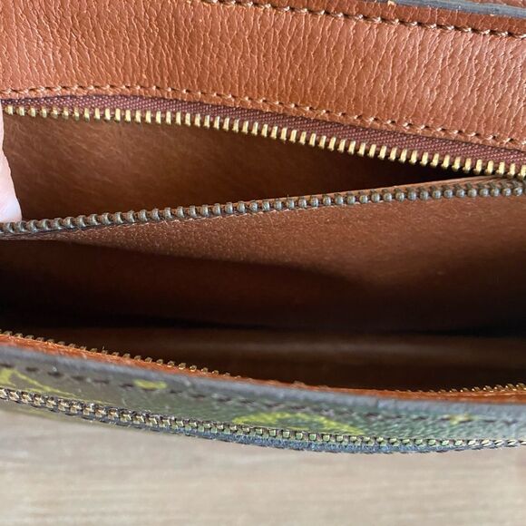 Authentic Louis Vuitton monogram clutch - Picture 9 of 9